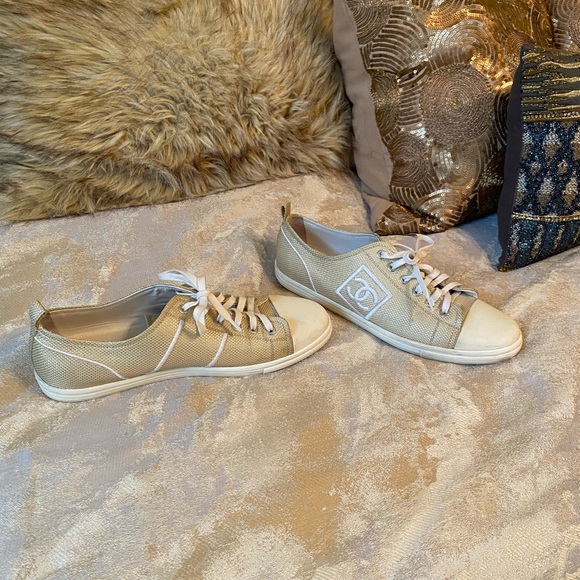Gorgeous gold Authentic Chanel sneakers - Picture 6 of 10